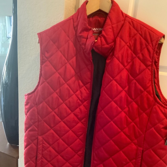 NWT red puffer vest - Picture 1 of 3